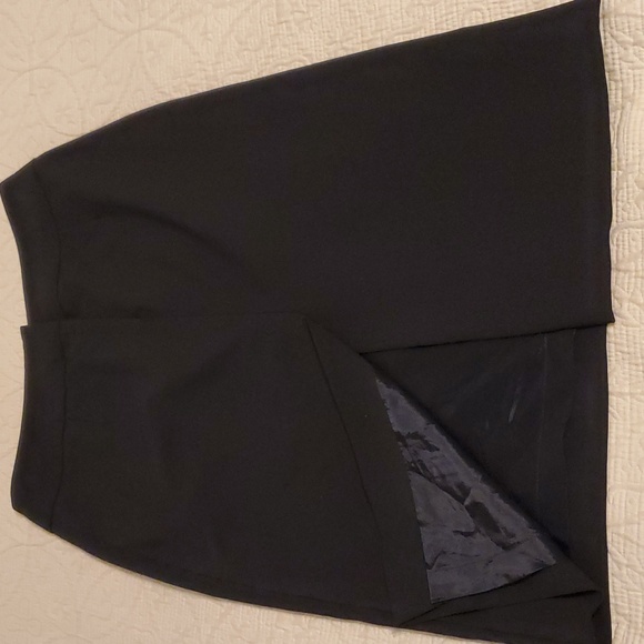 💥Hugo Boss Wool Skirt - Picture 4 of 16